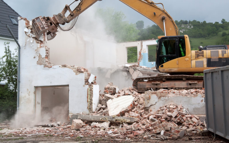 Wie Abbrucharbeiten Ihr Bauprojekt effizient starten